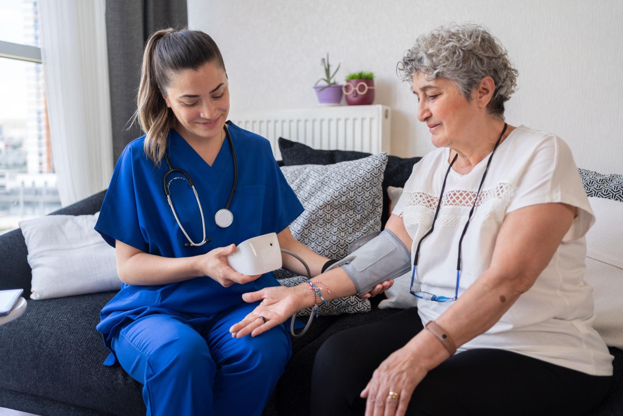 doctor providing mobile urgent care at home in Phoenix examining patient in living room